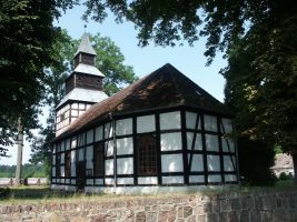 Kościół ryglowy z 1722 r. i domy ryglowe w Łożnicy