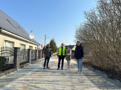 Przebudowa dróg z płyt betonowych w Gminie Przybiernów, Część nr 1 – Miodowice