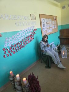 Narodowe czytanie w szkole w Czarnogłowach